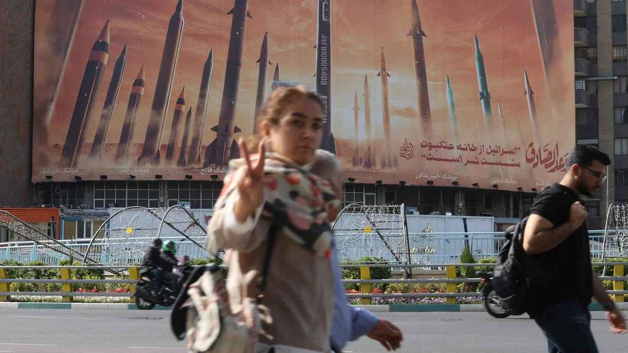 "ديلي ميل" ترسم سيناريو "سوداوياً" لما بعد سقوط النظام الإيراني