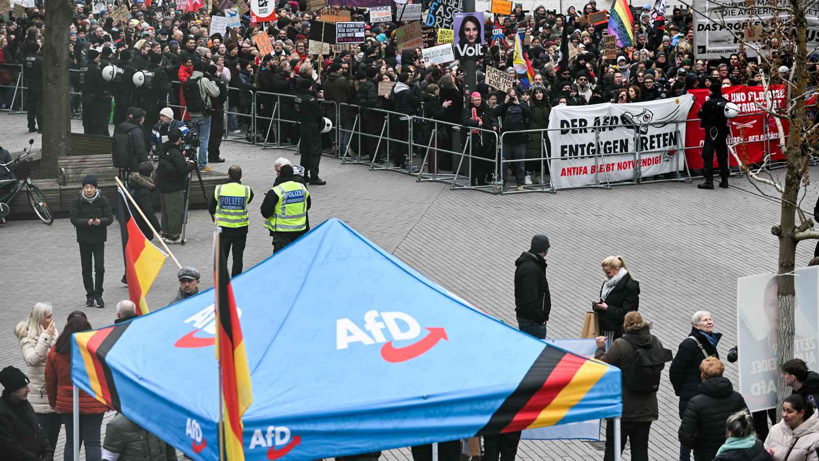 خبراء: دعم ترامب لليمين في ألمانيا يعزز مساعيه لإنهاء حرب أوكرانيا