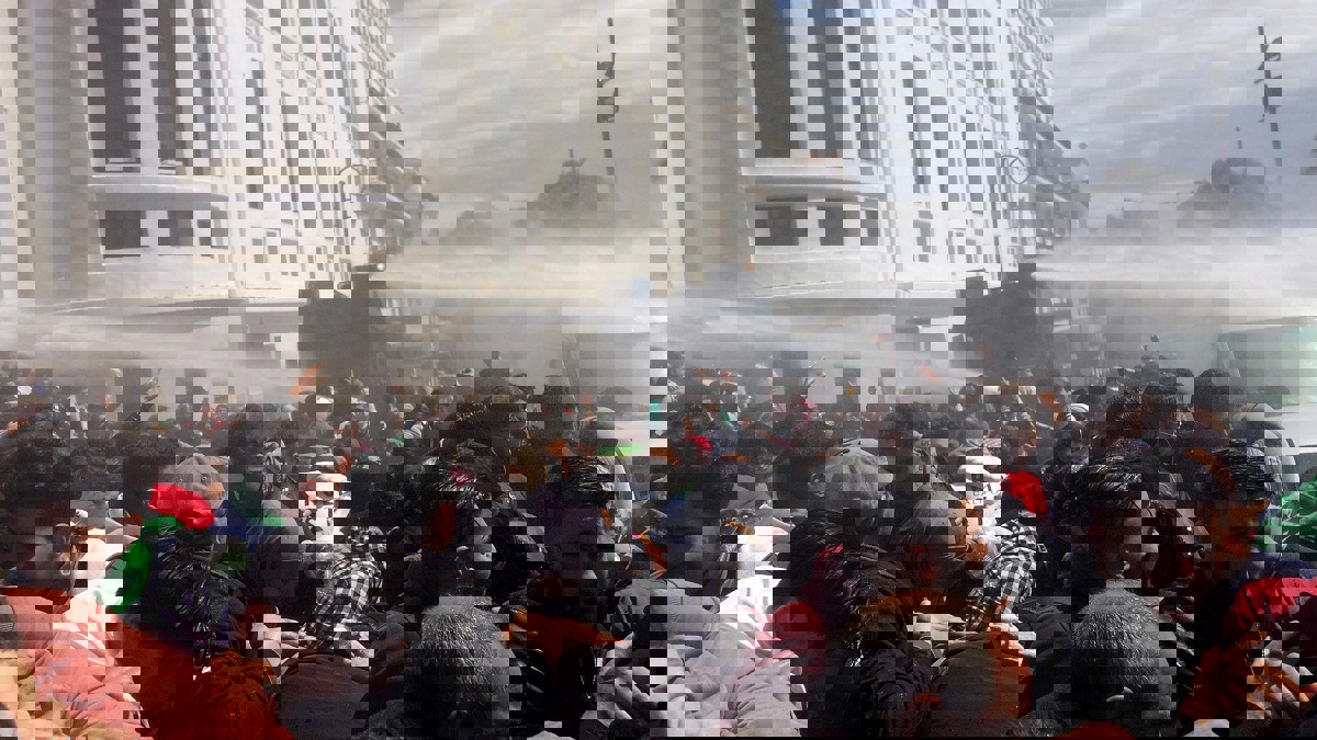 مظاهرات حاشدة رفضًا لتعيين بن صالح رئيسًا مؤقتًا للجزائر (صور)