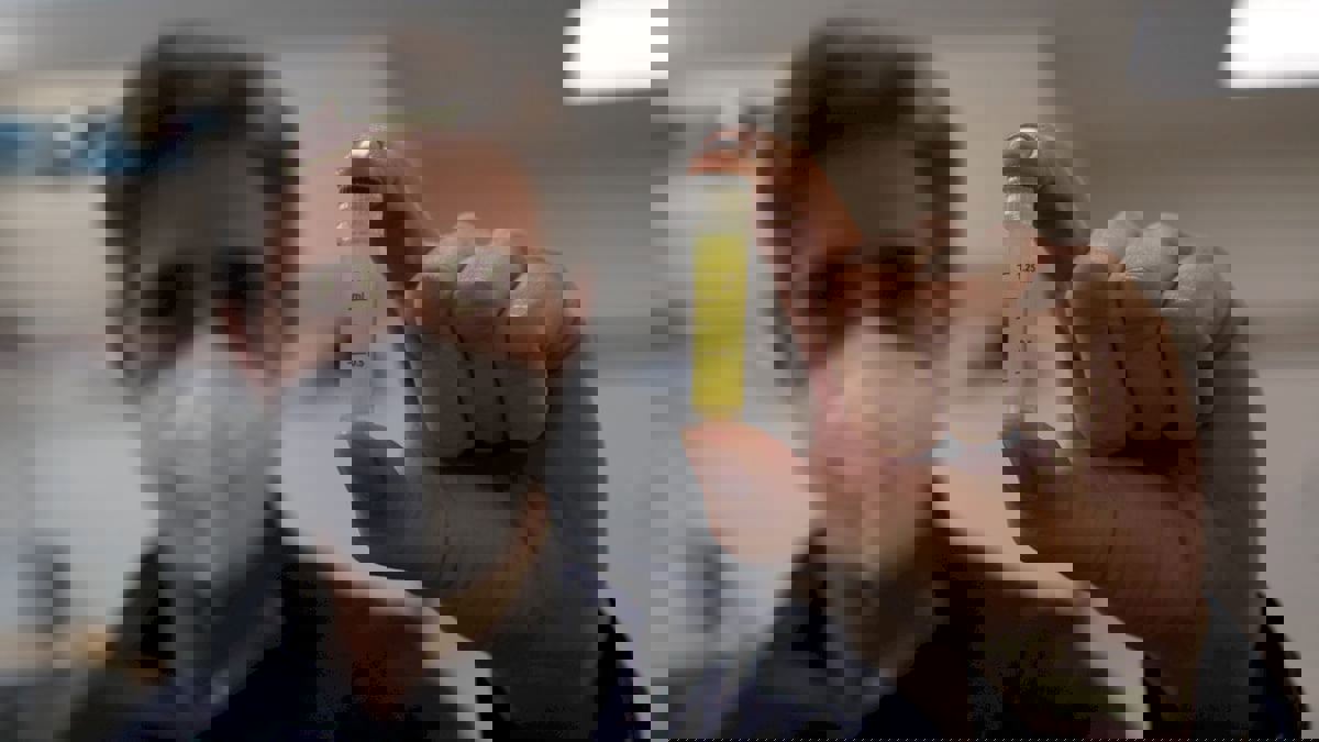 باحثون أسبان يطورون هلاما كحوليا مضيئا يحدد جودة تعقيم اليدين