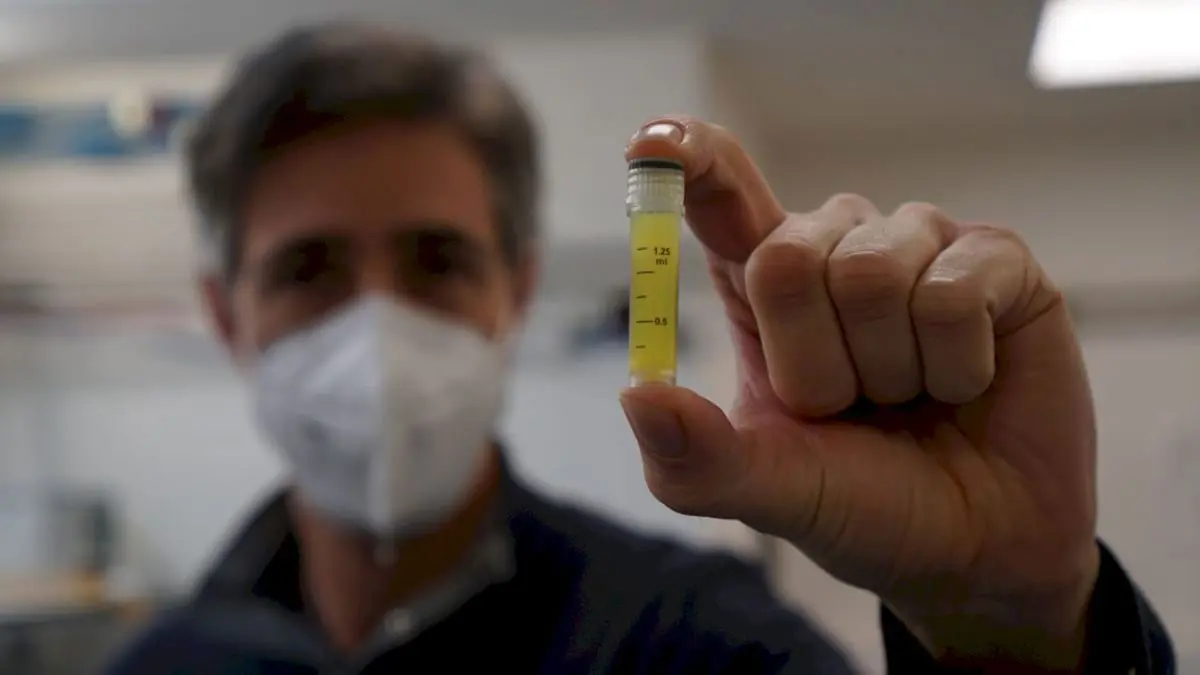 باحثون أسبان يطورون هلاما كحوليا مضيئا يحدد جودة تعقيم اليدين