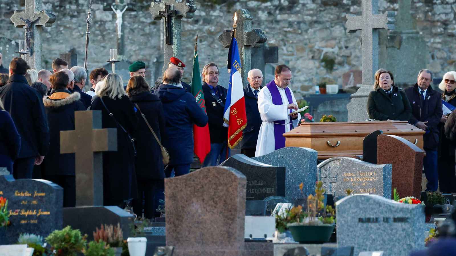 السياسي الثري.. من سيرث جان ماري لوبان؟
