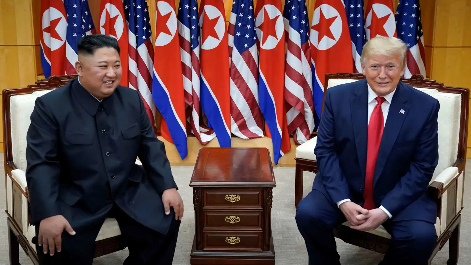 الرئيس الأمريكي دونالد ترامب والزعيم الكوري الشمالي كيم جونغ أون