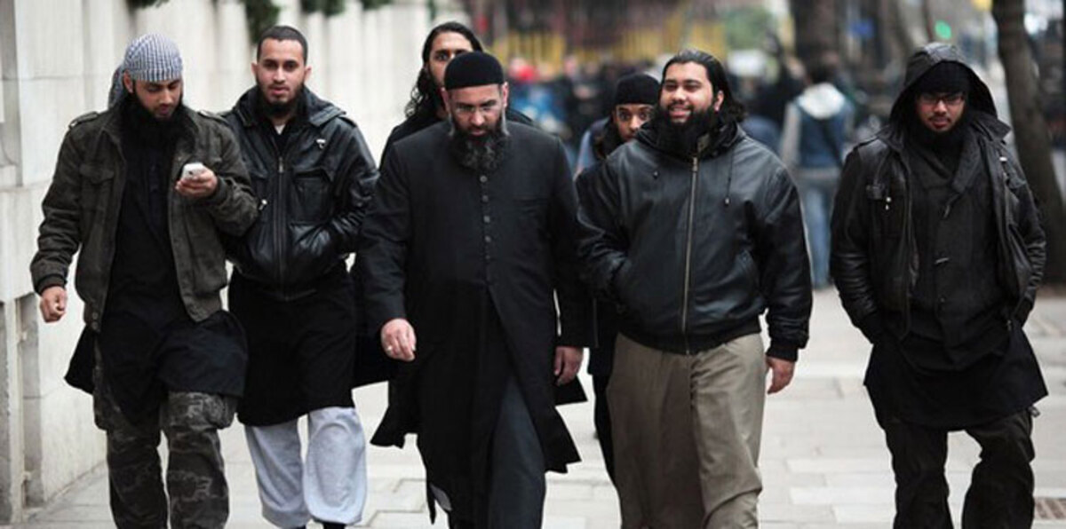 اتهام أشهر داعية إسلامي في بريطانيا بدعم داعش