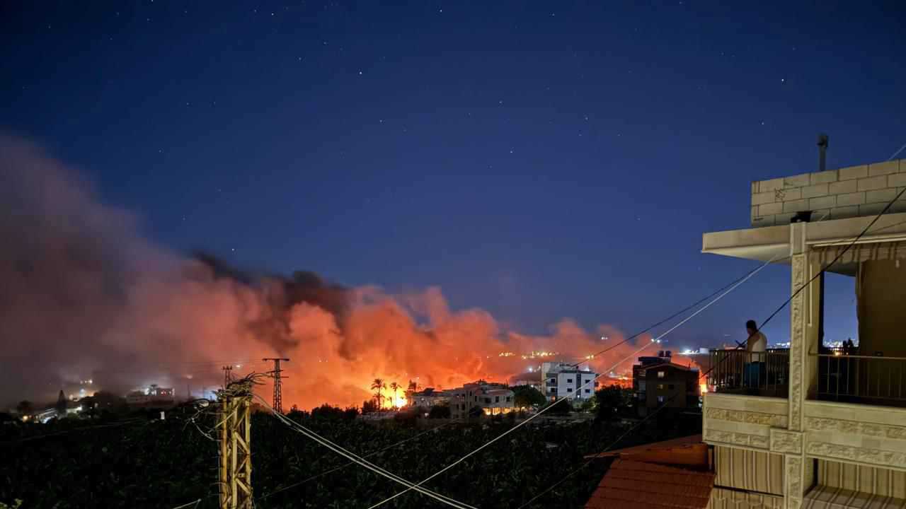 طالت مخازن حزب الله..  عشرات الغارات تهز مصيلح جنوب لبنان (فيديو)