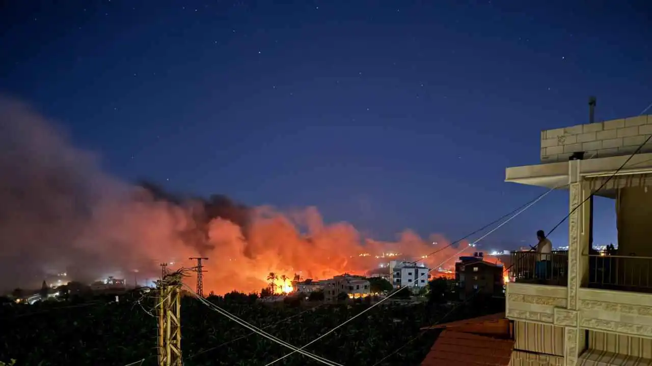 طالت مخازن حزب الله..  عشرات الغارات تهز مصيلح جنوب لبنان (فيديو)