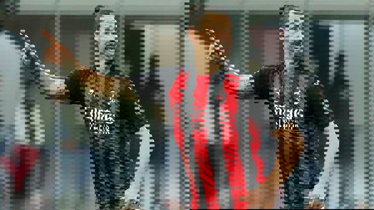 إبراهيموفيتش يفكر في تجديد عقده مع ميلان