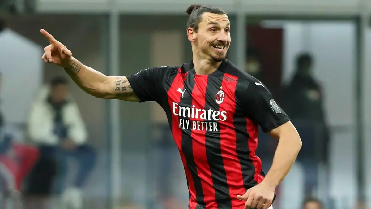 إبراهيموفيتش يفكر في تجديد عقده مع ميلان