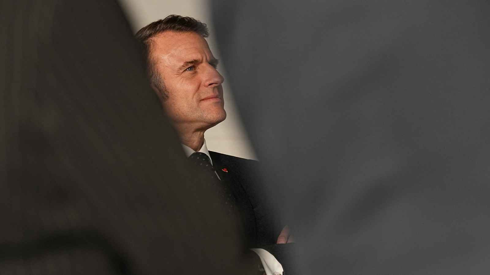 "الشبح الرقمي".. تساؤلات حول اختفاء ماكرون عن منصات التواصل