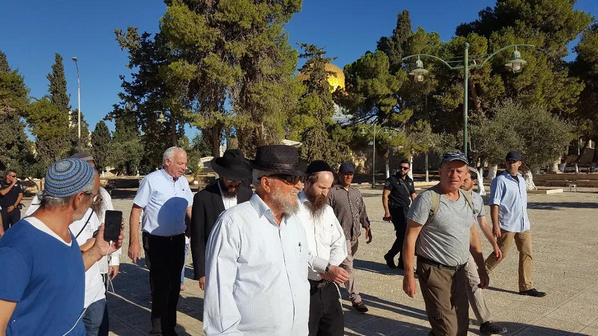 مستوطنون يقتحمون الأقصى بقيادة وزير إسرائيلي