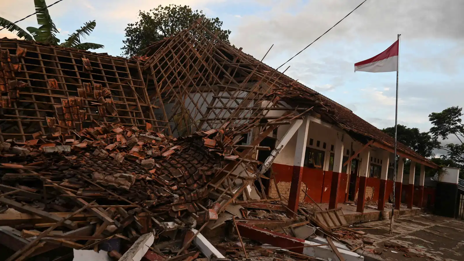 زلزال بقوة 6.5 درجة يضرب بابوا الإندونيسية