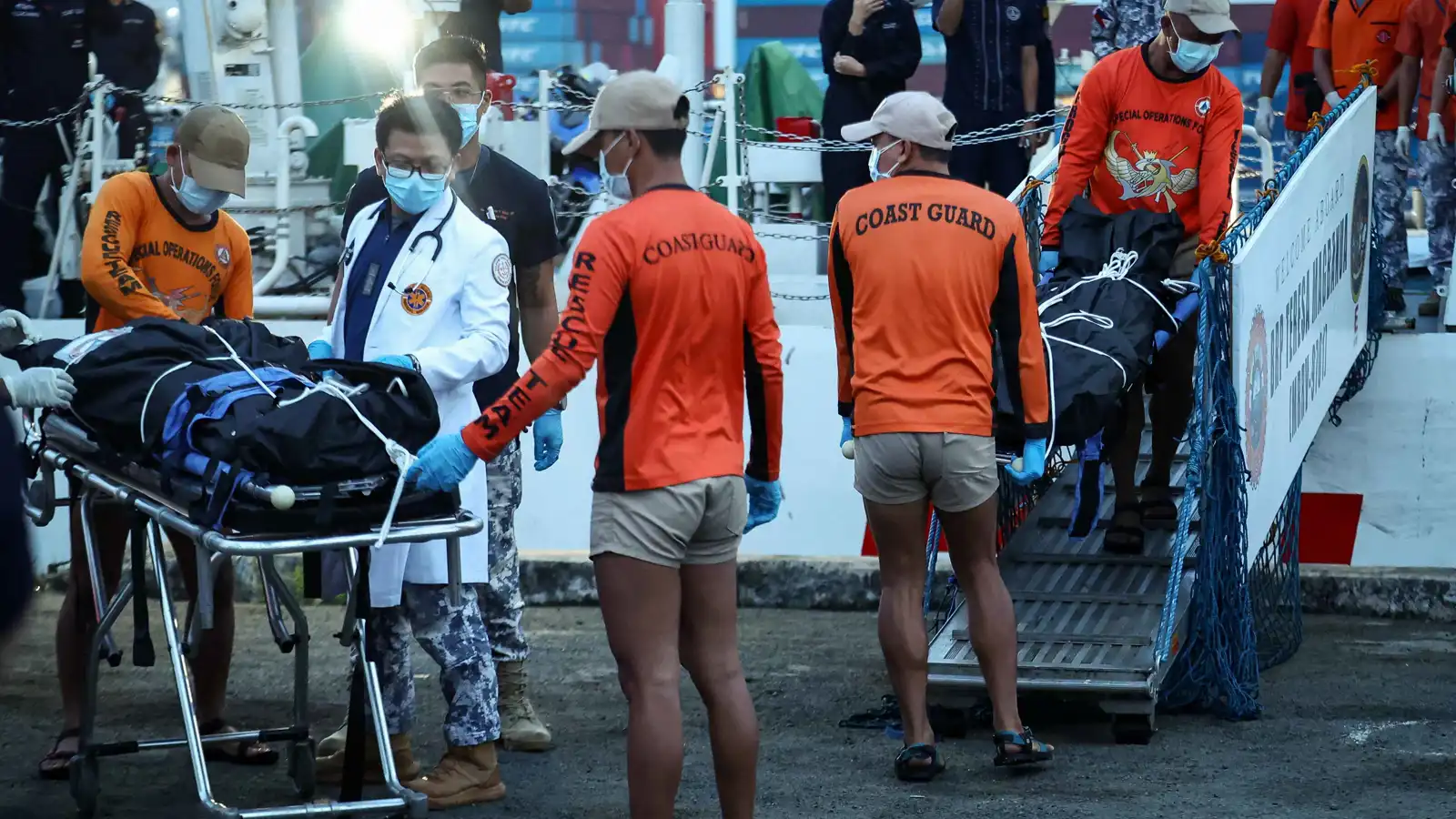 ارتفاع حصيلة ضحايا غرق العبارة الفلبينية إلى 18