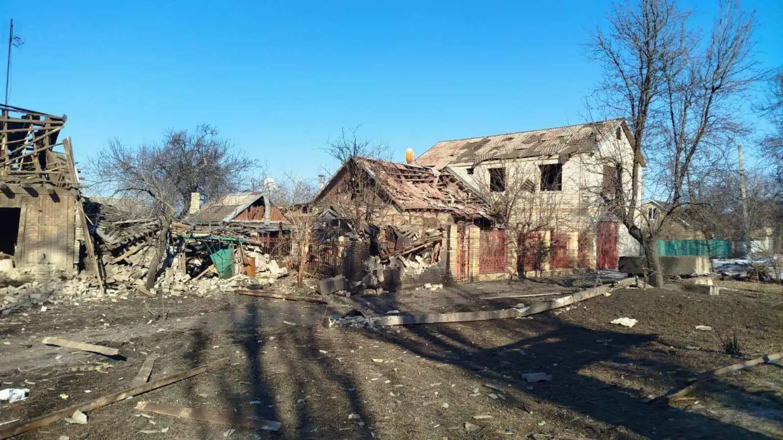 6 قتلى بهجوم روسي استهدف سوقًا شرقي أوكرانيا (صور)