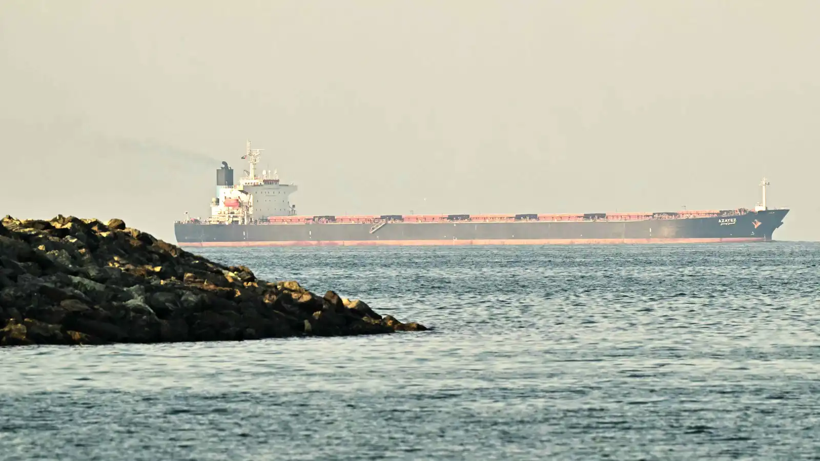 مسؤول إيراني: المرور بمضيق هرمز عبر مسار جزيرة "لارك"