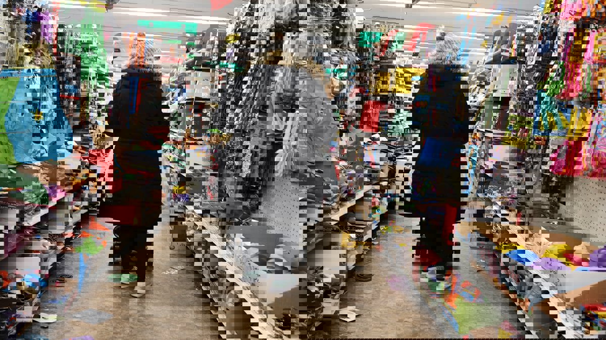 صحيفة: تراجع الثقة بصناعات التجزئة والأدوية في أمريكا