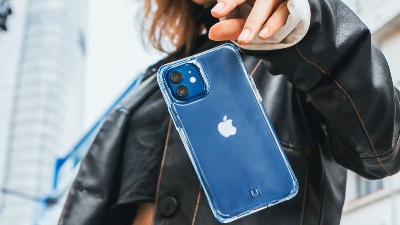 مع ازدياد قوة الشاشات.. هل أنت مستعد لحمل هاتفك دون حماية؟