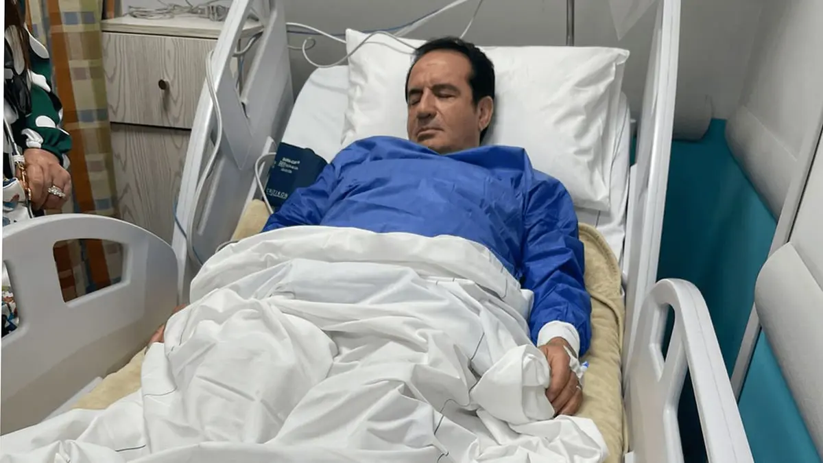 بعد جراحة دقيقة في القلب.. نجل الفنان محمد ثروت يكشف تطورات حالة والده الصحية