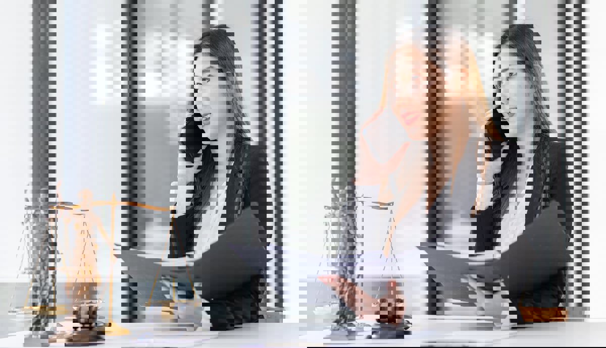 دراسة: المحامون الجذابون لديهم فرصة أكبر بالفوز في القضايا