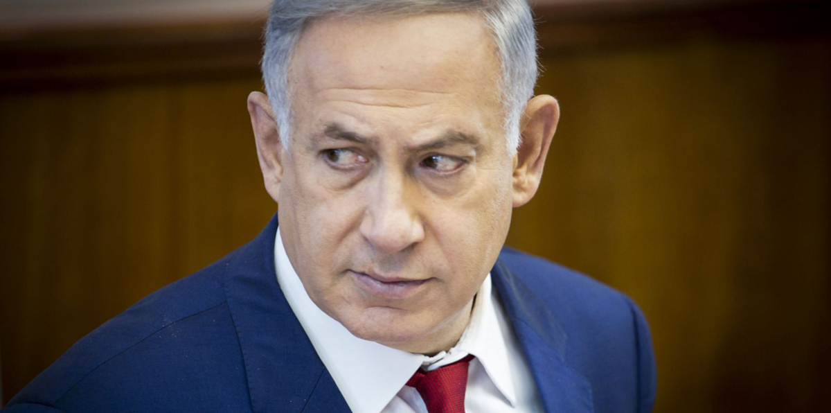 حل الحكومة والكنيست وانتخابات مبكرة.. طوق نجاة نتنياهو من "مشنقة الفساد"