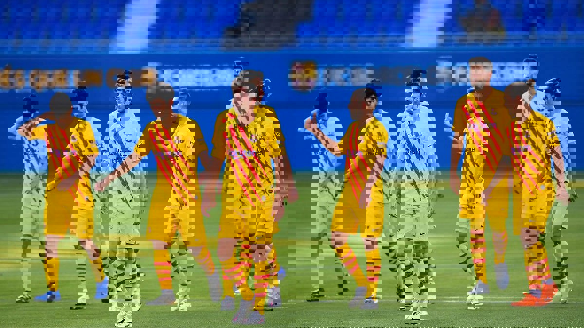 صحيفة: إدارة برشلونة رفضت تصميماً باللون الأبيض لقميص النادي (شاهد)