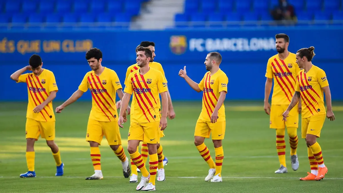 صحيفة: إدارة برشلونة رفضت تصميماً باللون الأبيض لقميص النادي (شاهد)