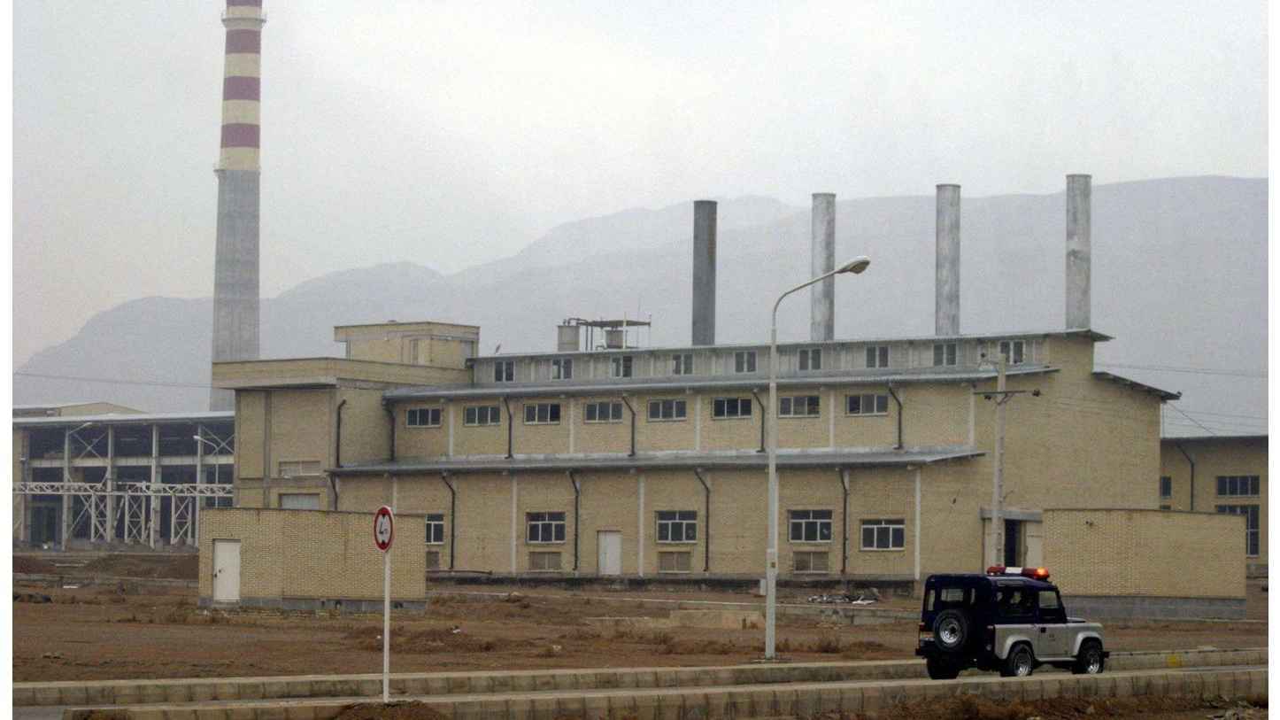 "بلومبيرغ": خطر امتلاك إيران ترسانة نووية لا يزال قائما