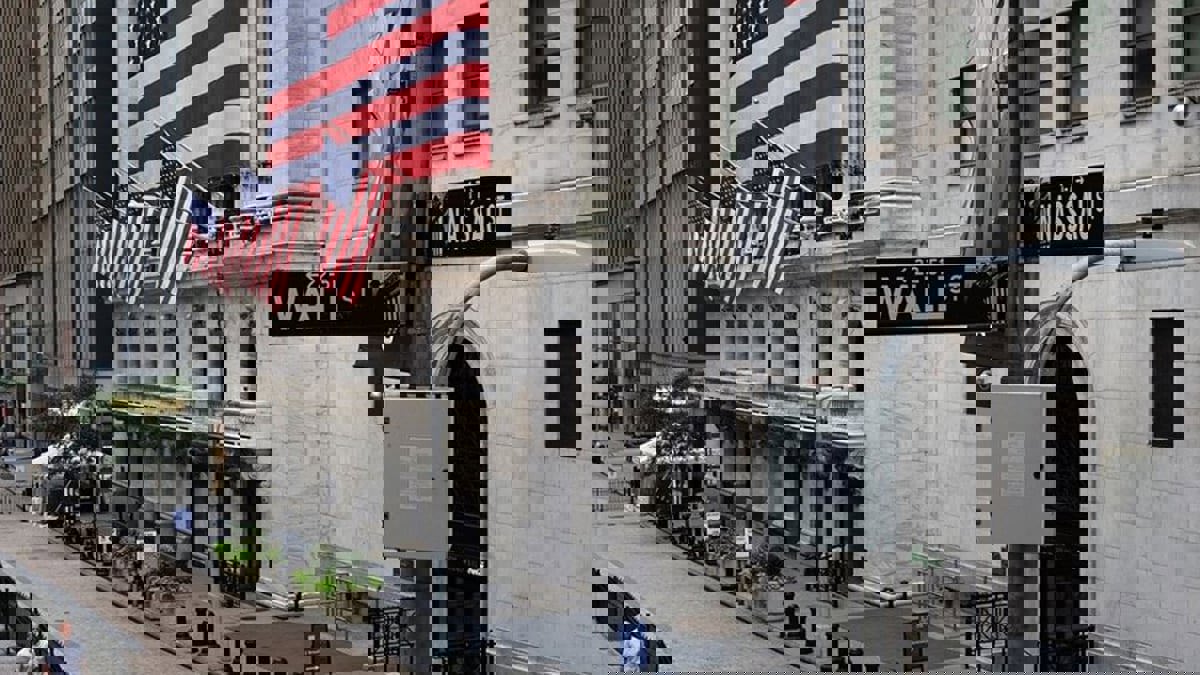 مؤشرات "وول ستريت" تسجل أسوأ أداء منذ نصف قرن