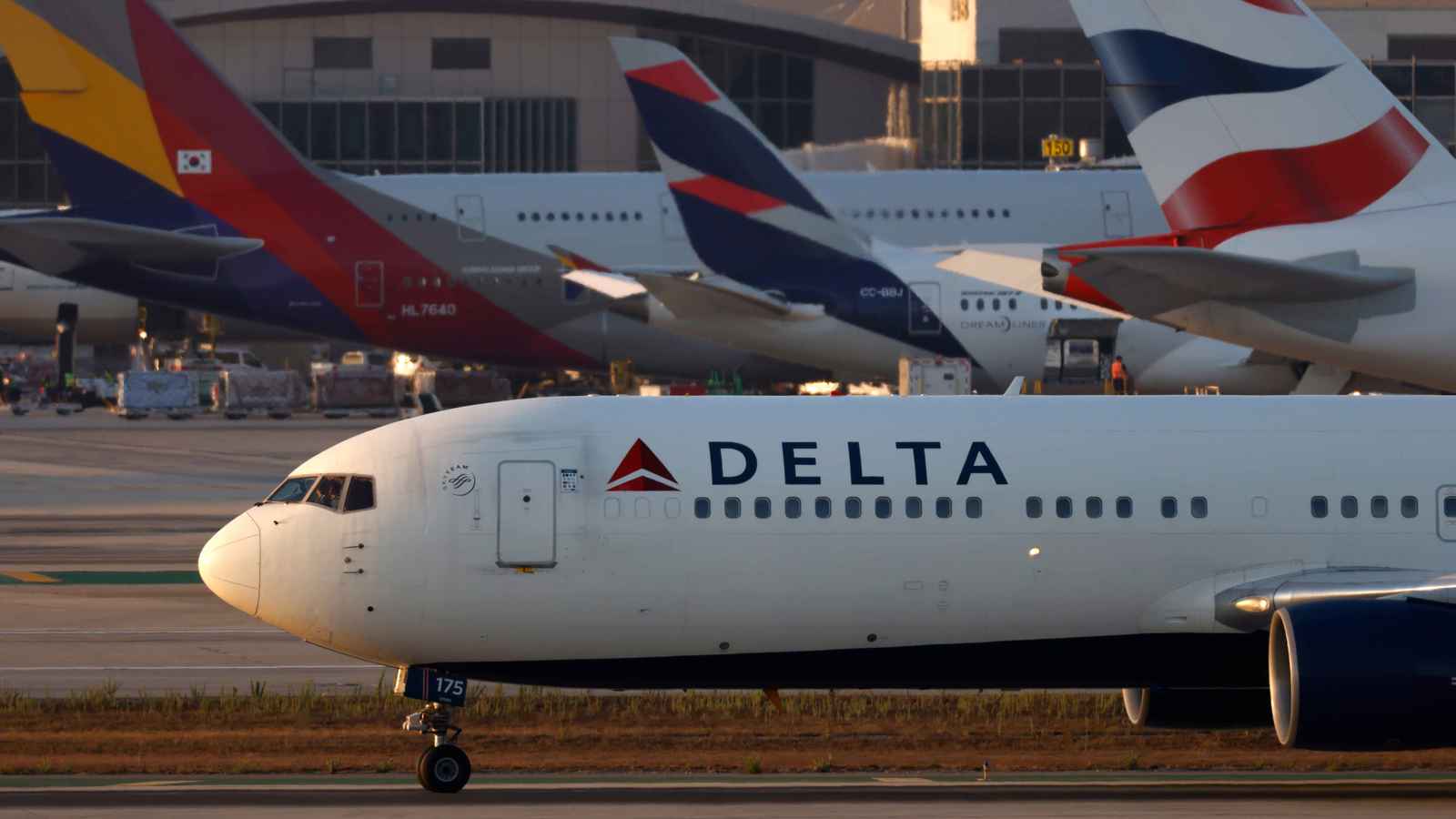 "دلتا إيرلاينز" توقف رحلاتها بين نيويورك وتل أبيب