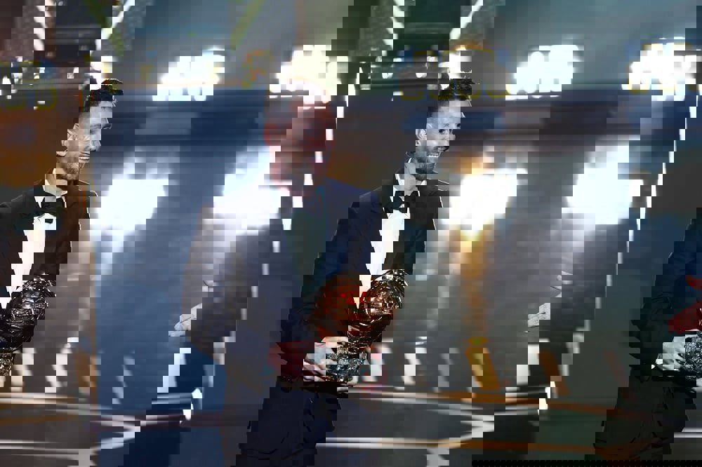 رسميا.. ميسي يتوج بالكرة الذهبية الثامنة في تاريخه