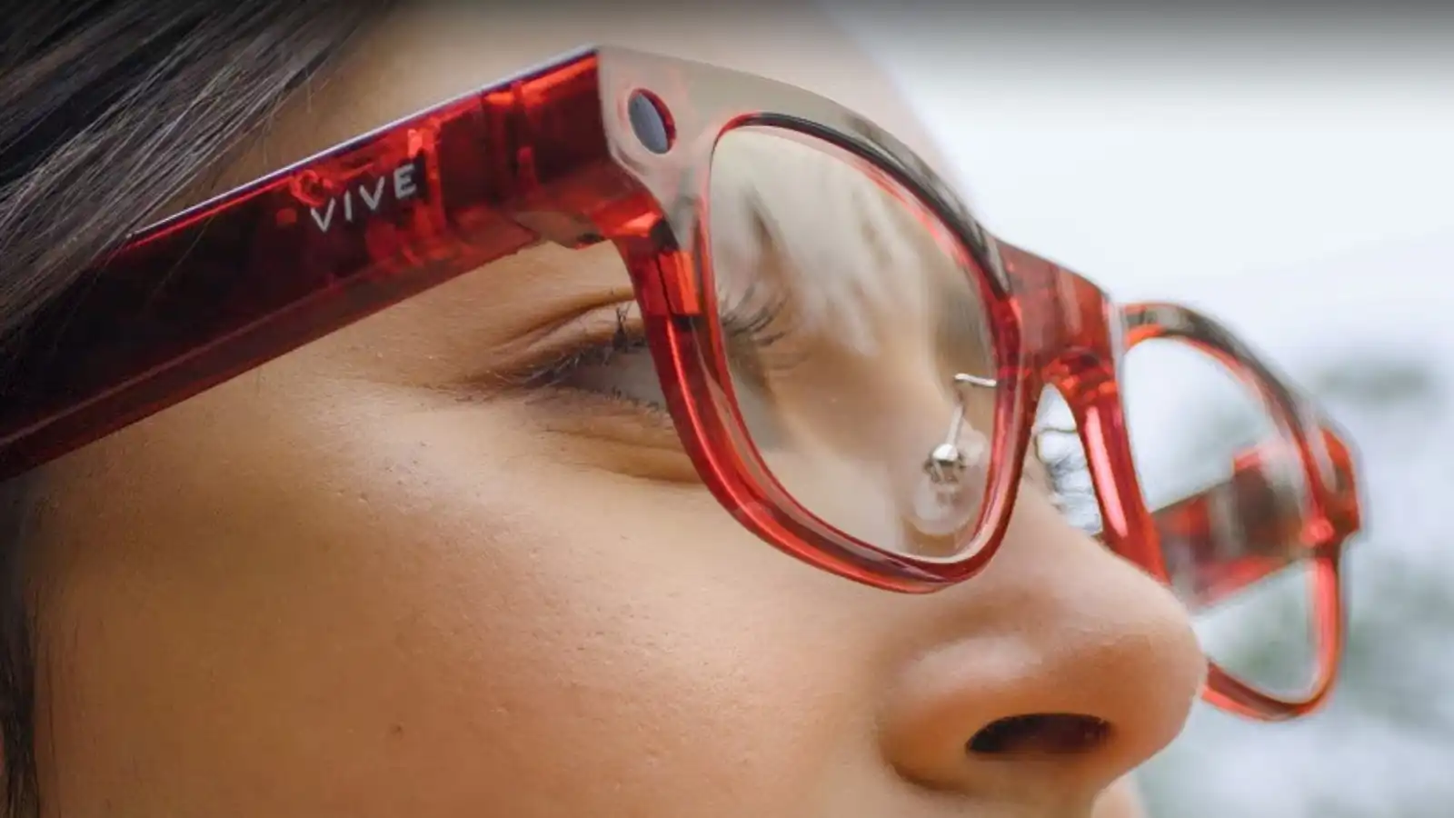 لمنافسة ميتا.. "HTC" تطلق نظارات "Vive Eagle" الذكية