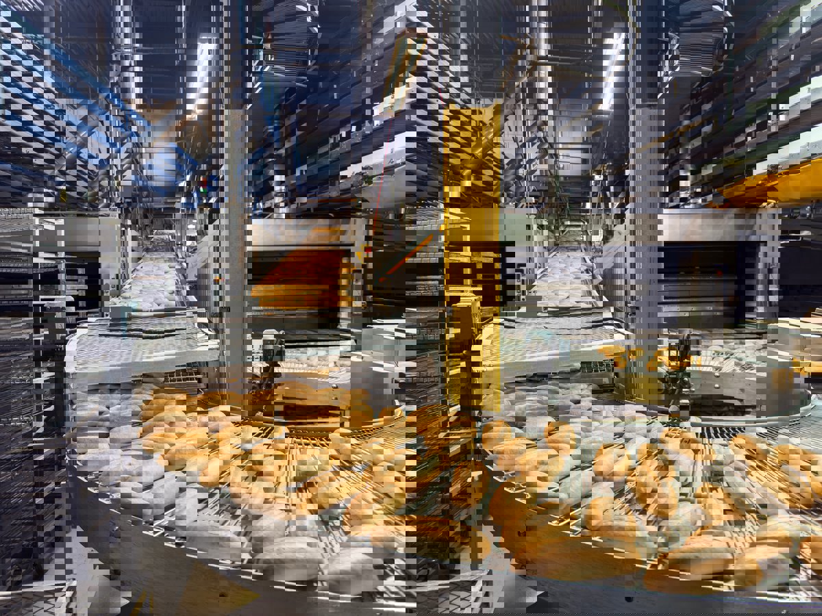 سحب خبز شهير من أسواق اليابان بسبب "فأر صغير أسود"