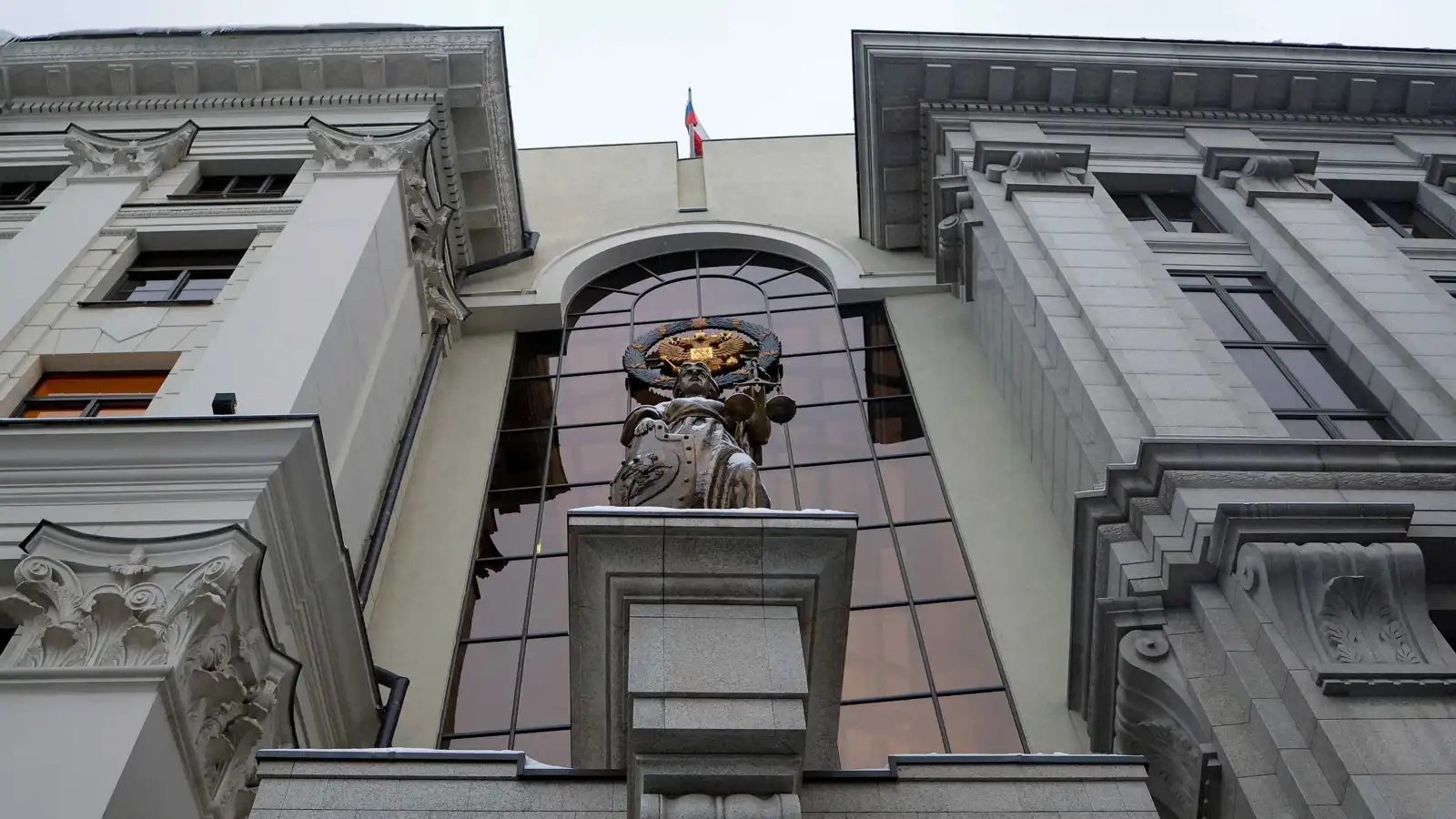 روسيا.. السجن لأمريكي بتهمة نقل أسلحة بصورة غير شرعية