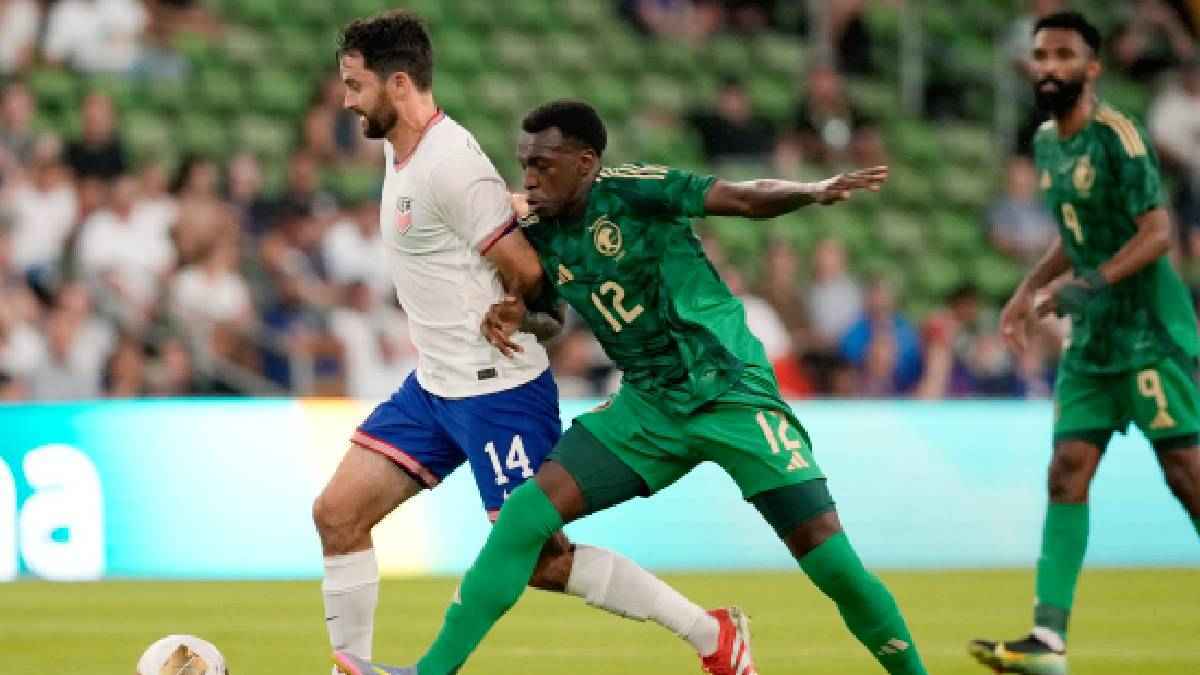 مفاجأة.. سعود عبد الحميد يختار ناديه الجديد