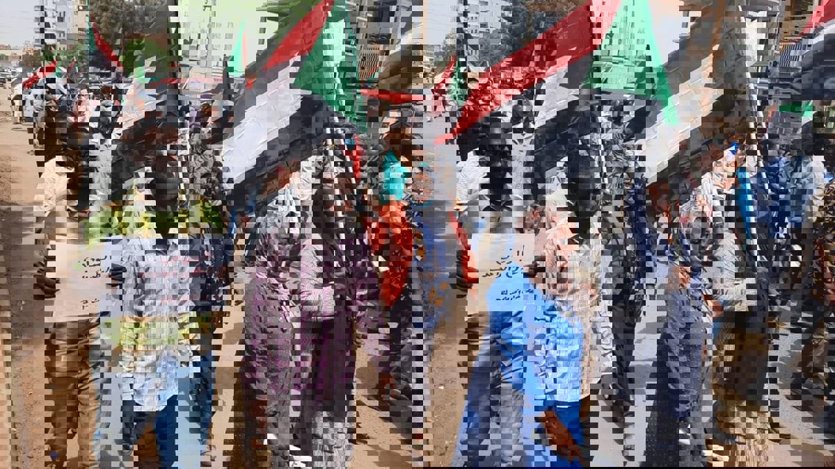 مجموعات من لجان المقاومة تفض موكبا لقوى الحرية والتغيير في الخرطوم