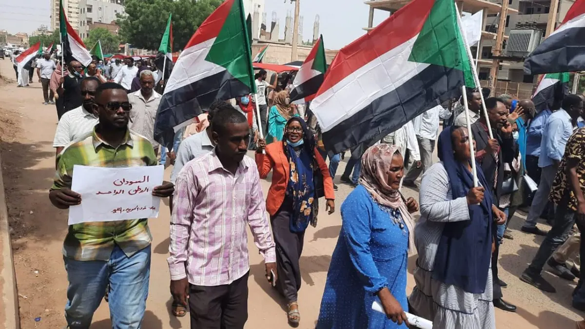 مجموعات من لجان المقاومة تفض موكبا لقوى الحرية والتغيير في الخرطوم