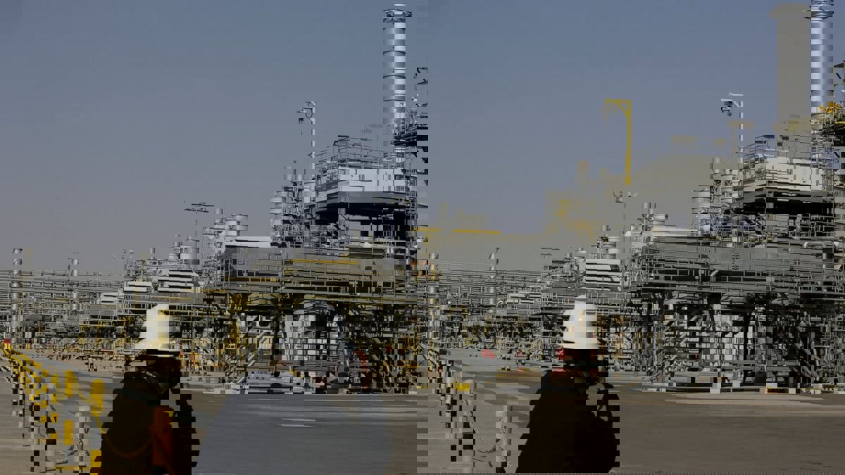 مخاوف شح الإمدادات ترتفع أسعار النفط أكثر من 1%