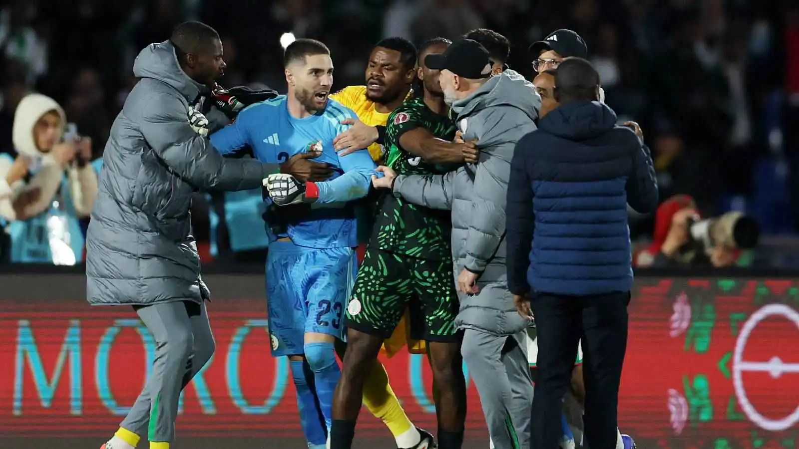 "الكاف" يصدم لوكا زيدان وزميله في منتخب الجزائر