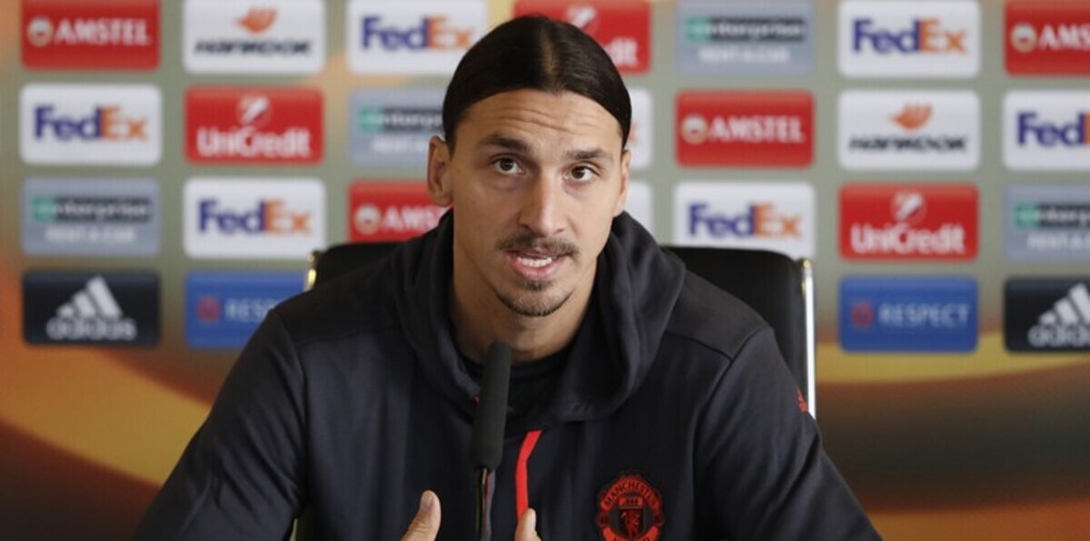 مورينيو يُبقي إبراهيموفيتش في مانشستر يونايتد حتى 2018