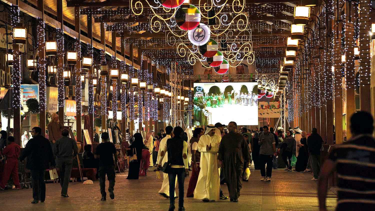 الكويت.. سوق المباركية التاريخية تودع إحدى أشهر مهنها