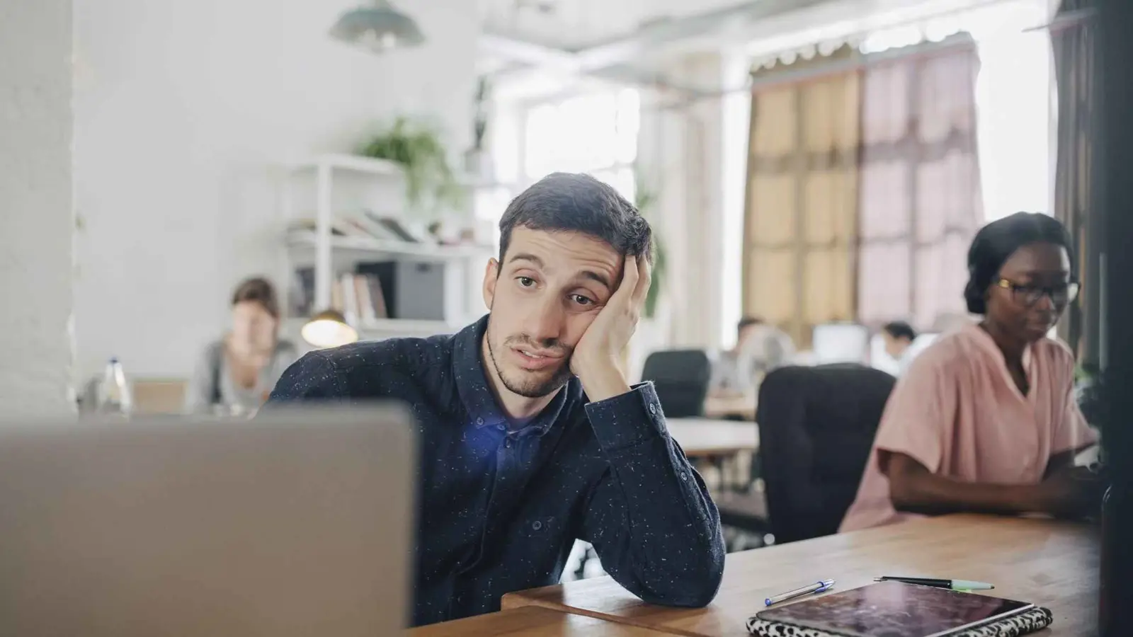 التعب أثناء العمل.. طريقتان فعالتان للتخلص منه