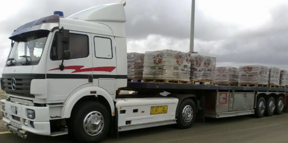 مقطع فيديو يوثق قيادة طفل لشاحنة محملة بالمواشي في السعودية بموافقة والده