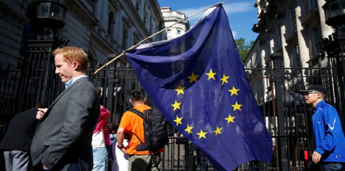 بريطانيا.. صحيفة تُعلن "وفاة الديمقراطية" وتدعو الشعب للمقاومة