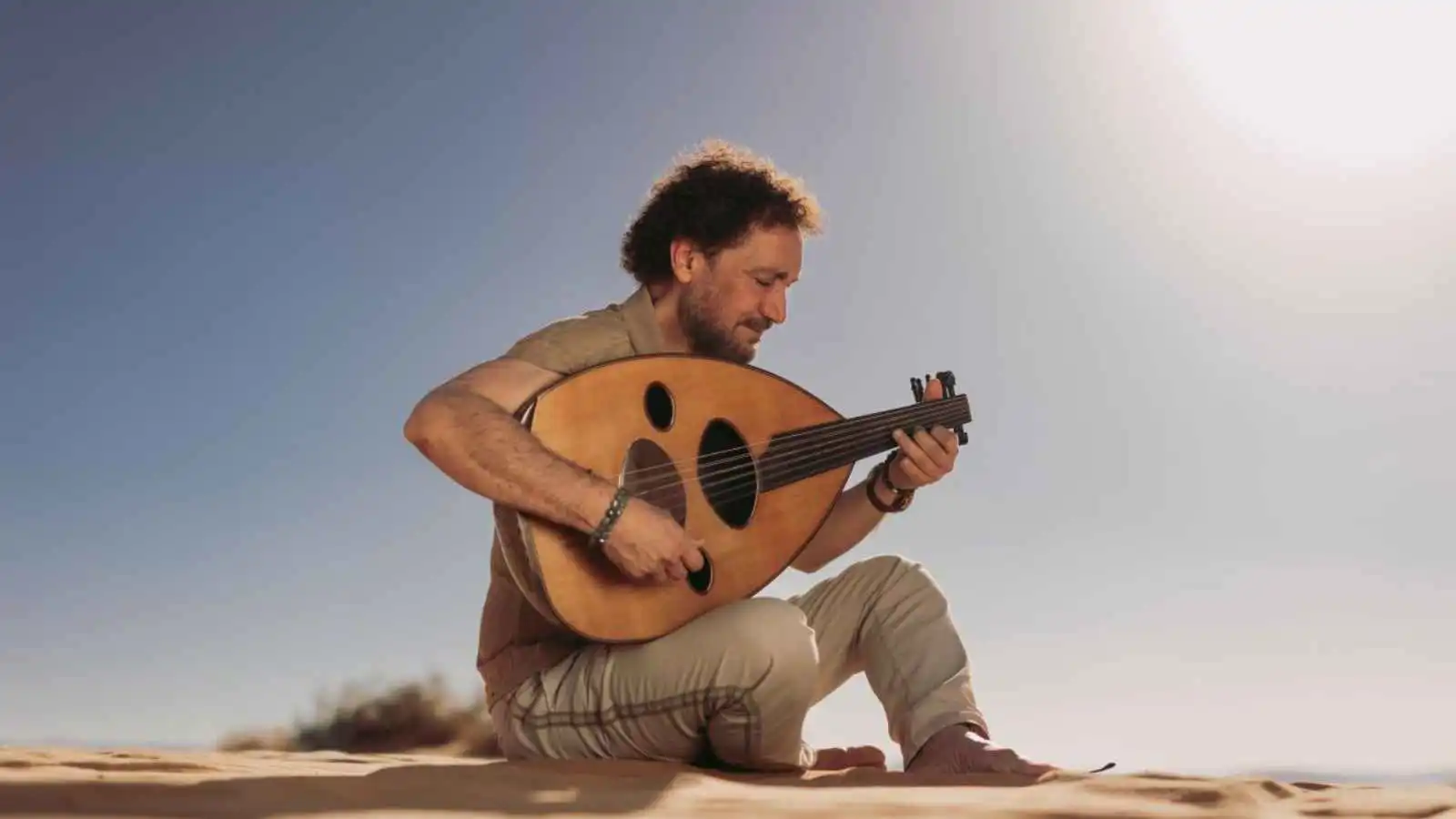 عندما غنى أشهر عازف عود عراقي إكرامًا لنهر دجلة