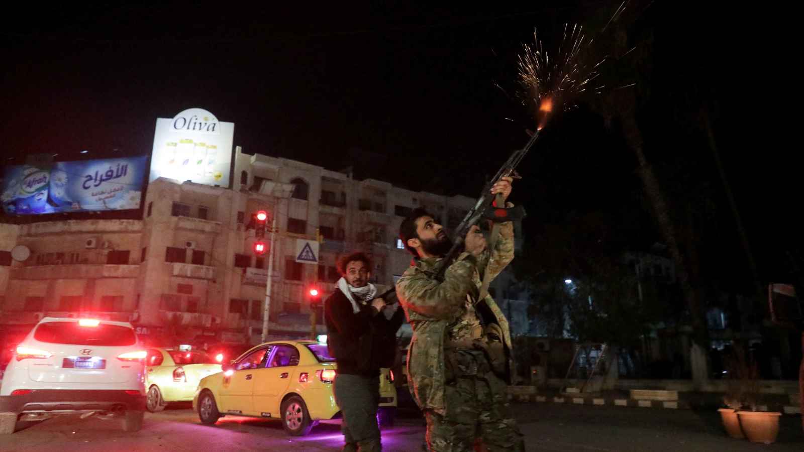 وسط ترقب لمعركة حمص.. قصف إسرائيلي للحدود السورية اللبنانية