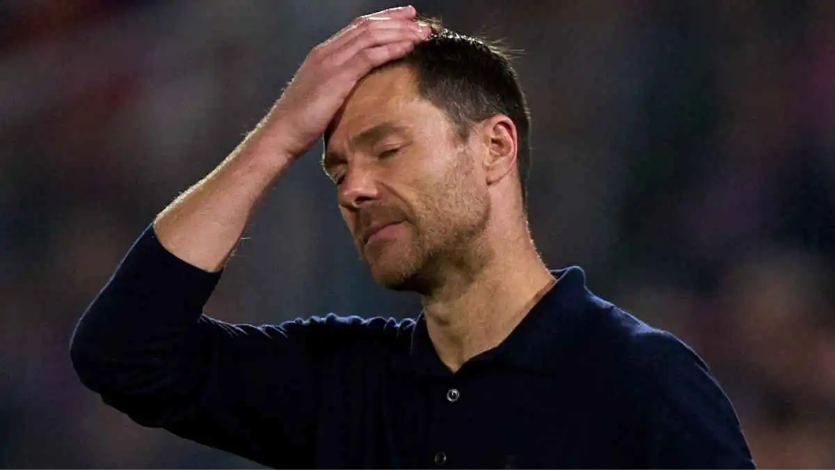 بالاسم.. أول 3 نجوم يرفعون راية العصيان في وجه تشابي ألونسو