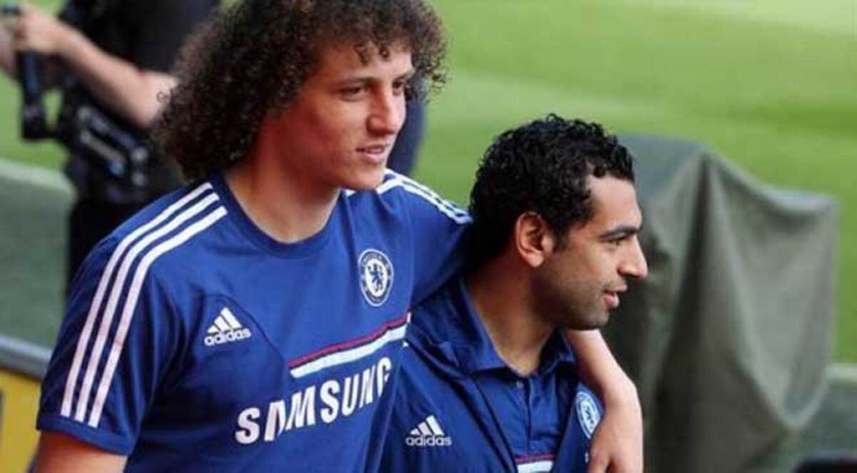 صورة.. فاتنة إنكليزية ترتدي قميص محمد صلاح