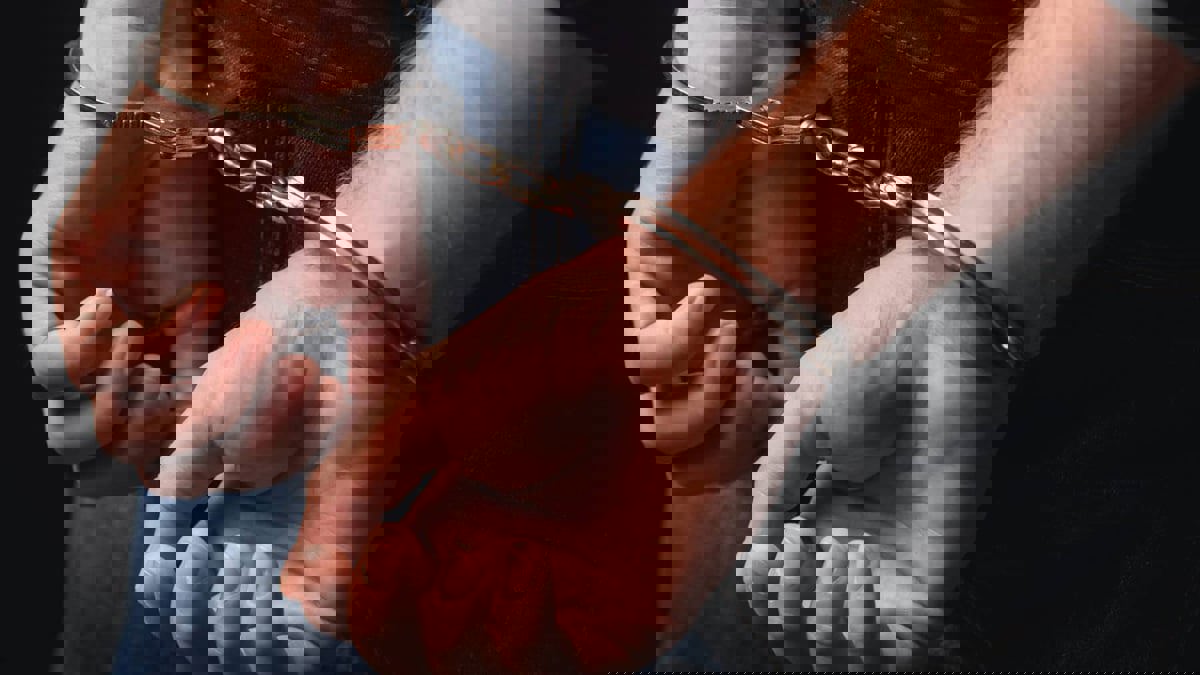 اعتقال مدير مصرف "الشرق الأوسط" في مطار بغداد وسط احتمالية تورطه بـ"سرقة القرن"