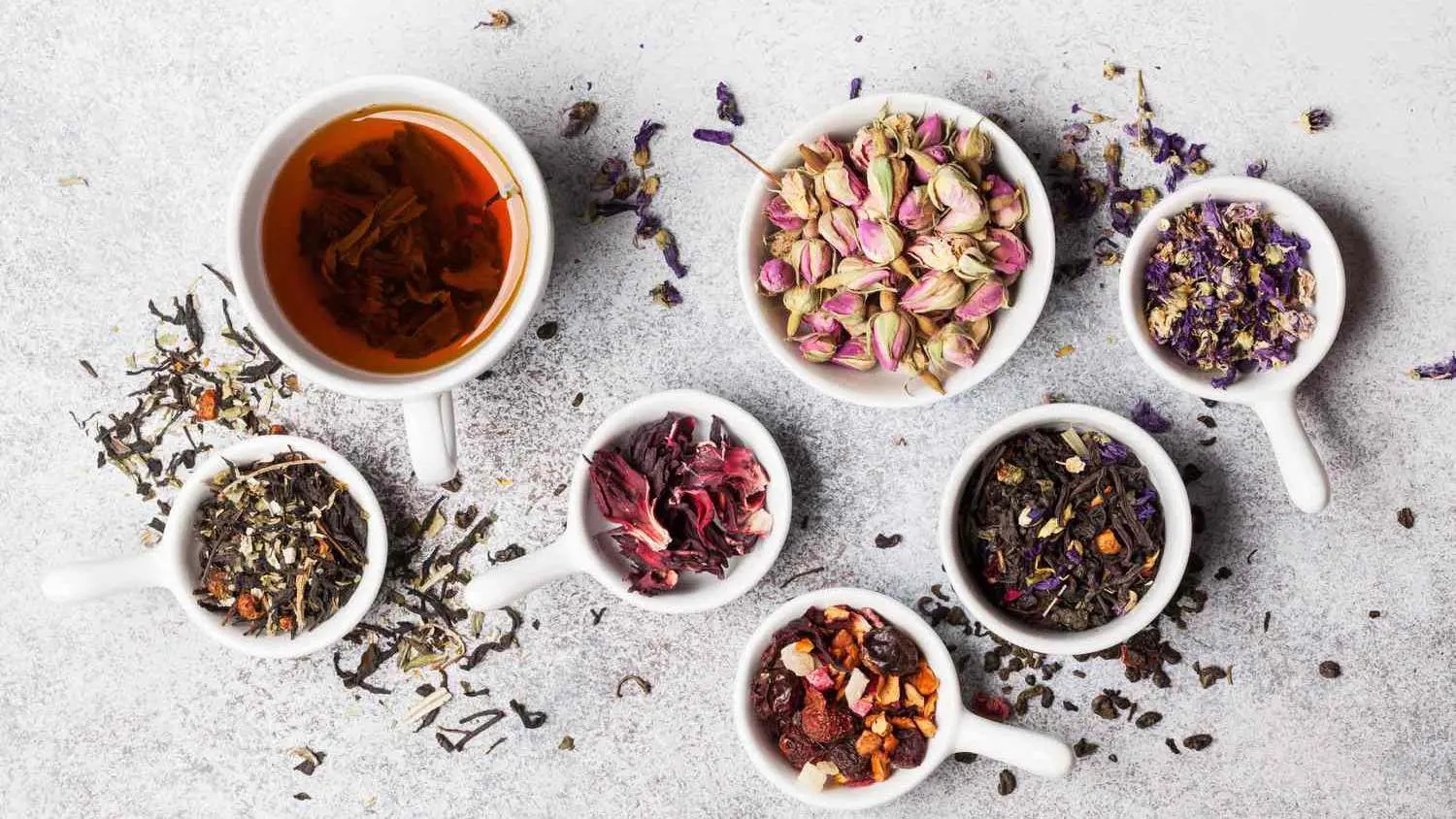 أحدها الكركديه.. 5 أنواع من الشاي للتغلب على الصداع