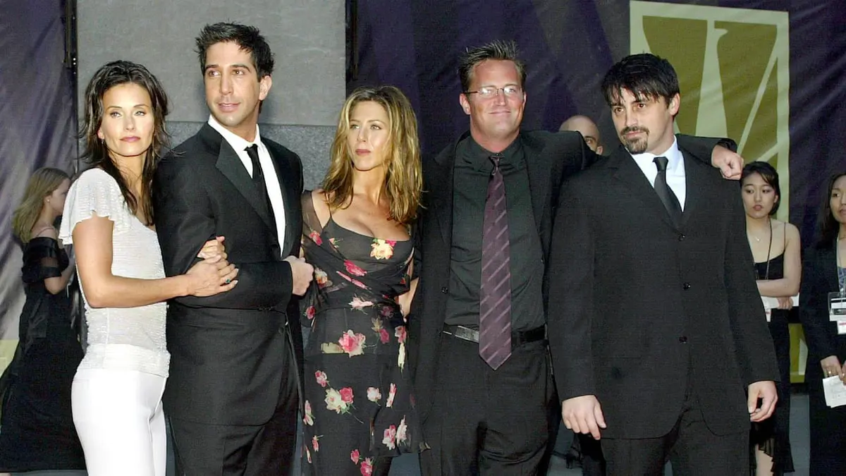 نجوم فريندز "مفجوعون تمامًا" بوفاة ماثيو بيري