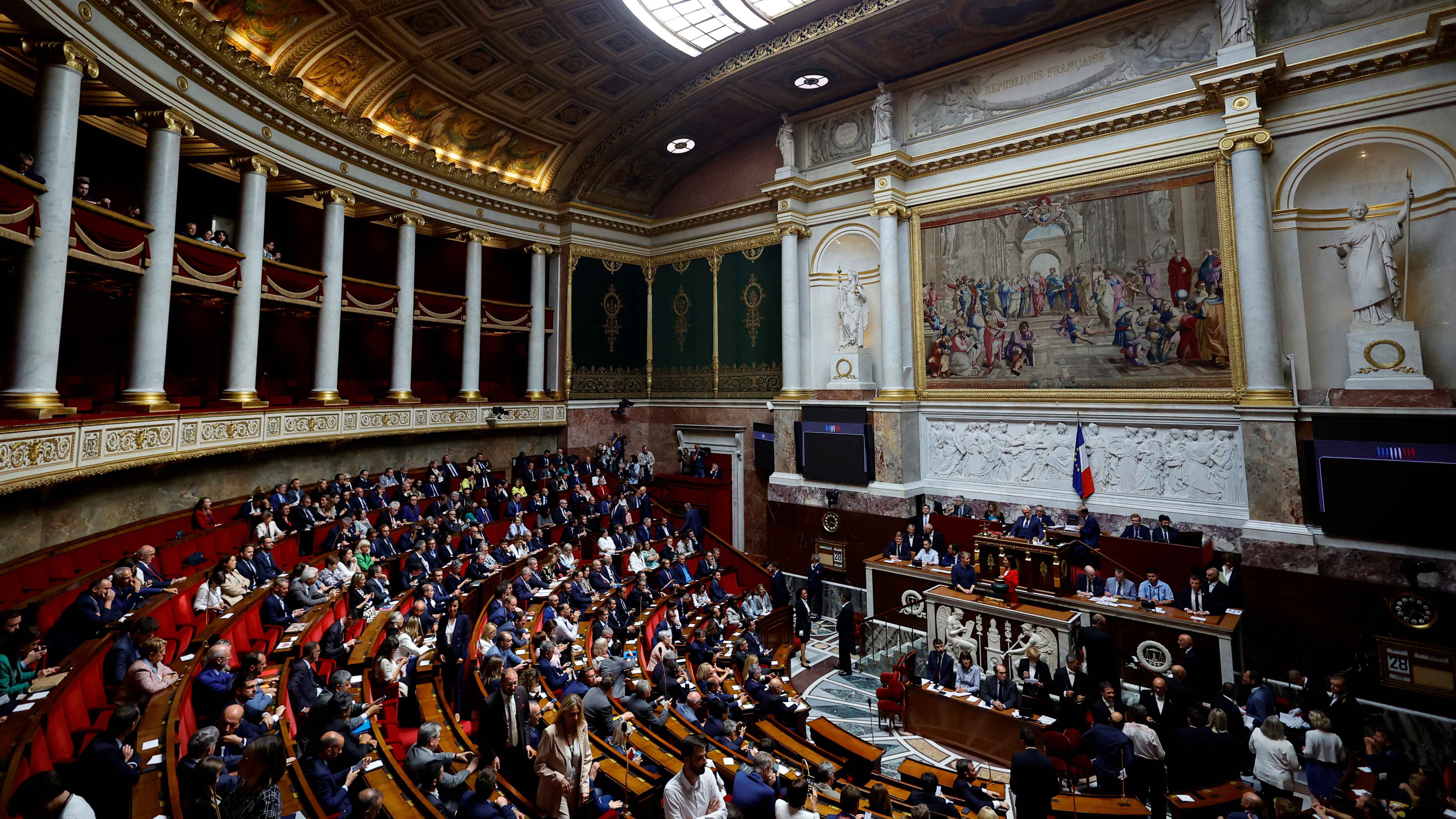 فرنسا.. معركة الكتل البرلمانية تحتدم في غياب الأغلبية المطلقة